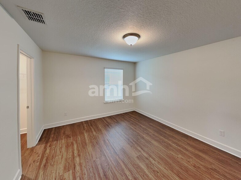 Building Photo - 417 Sandstone Dr