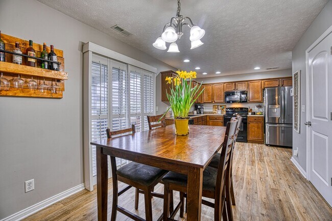 Building Photo - 4880 Imperial Dr