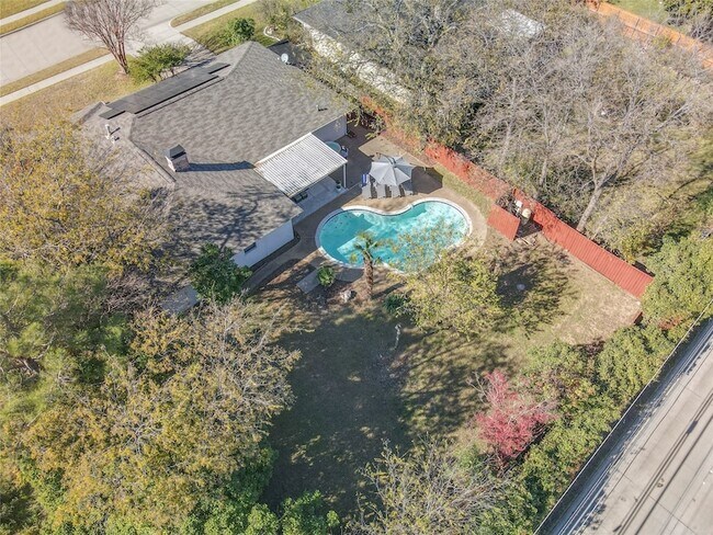 Building Photo - 804 Ridgefield Dr