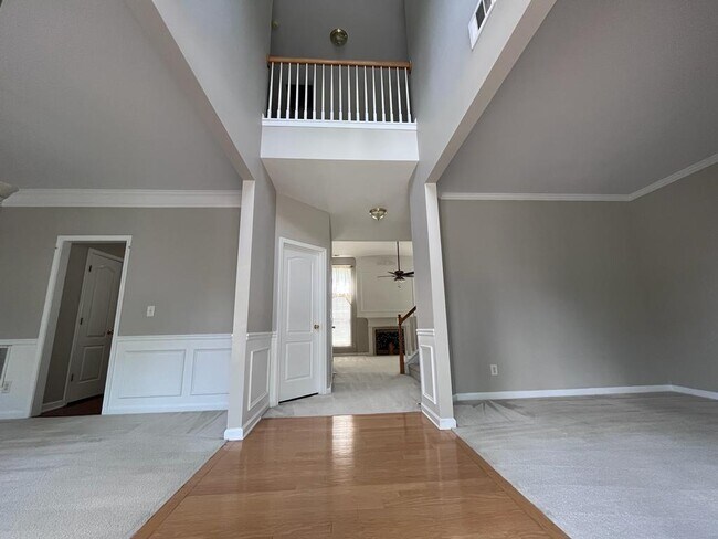 Building Photo - 1712 Hillside Bend Crossing