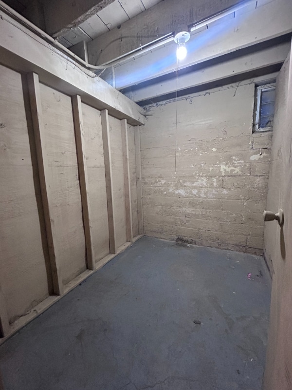 Building Photo - 1917 N Newton Ave