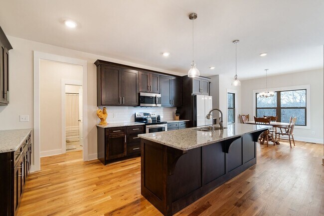 Building Photo - Stunner West of Nashville
