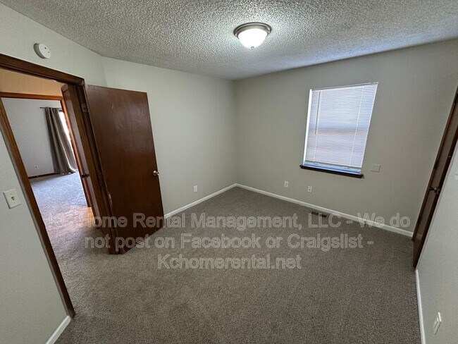 Building Photo - 225 Ottawa St