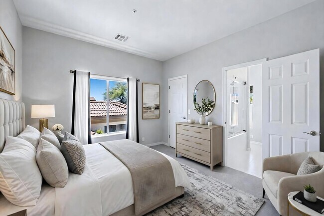 Building Photo - 7647 E Los Gatos Dr