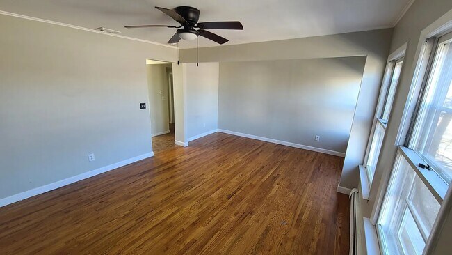 Livingroom - 28 S Main St