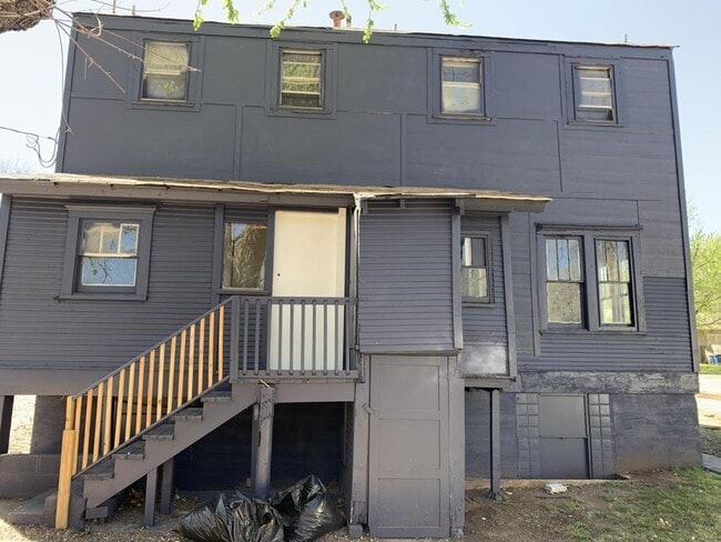 Building Photo - 201 S Lowry St