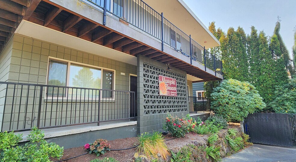 Primary Photo - 3200-3236 SW Marigold St
