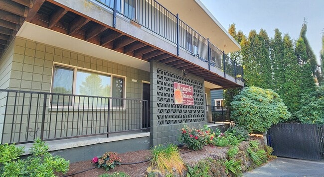 Primary Photo - 3200-3236 SW Marigold St