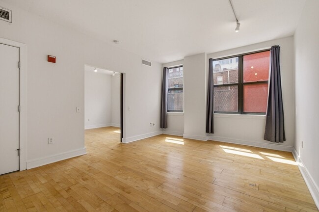 Building Photo - 809 6th St NW