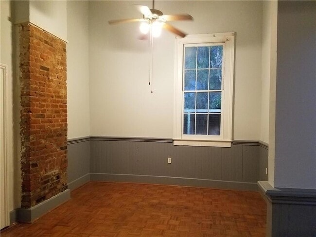 Building Photo - 921 N Miro St