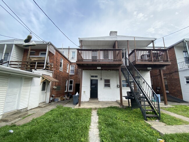 Building Photo - 256 W Jackson St