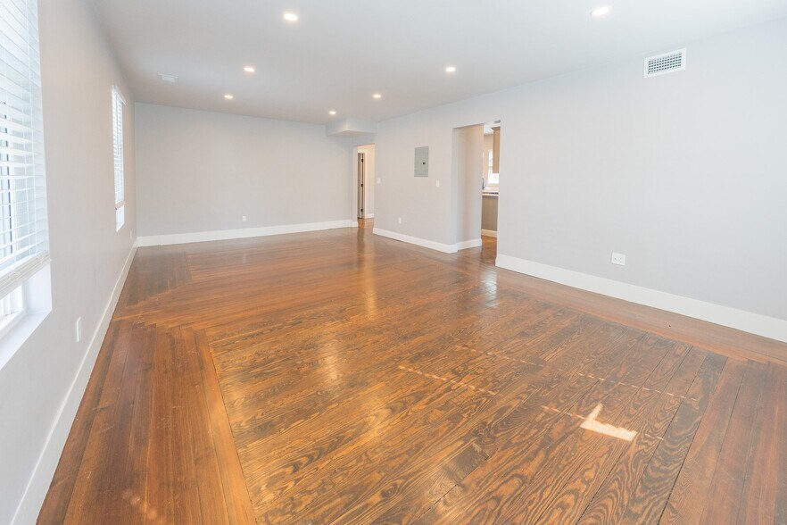 Building Photo - 42 Vernal St