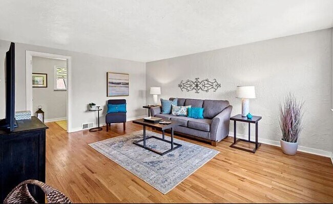 Building Photo - BEAUTIFUL HAVEN!  MOVE-IN READY 3 BEDROOM,...
