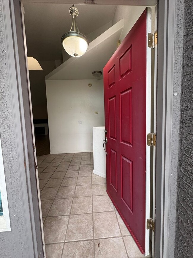 Building Photo - 3 Bedroom Home