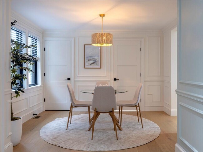 Building Photo - 7 Dearborn St