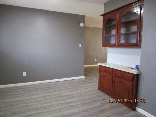 Building Photo - Nice home in the Woodland Hills Area!