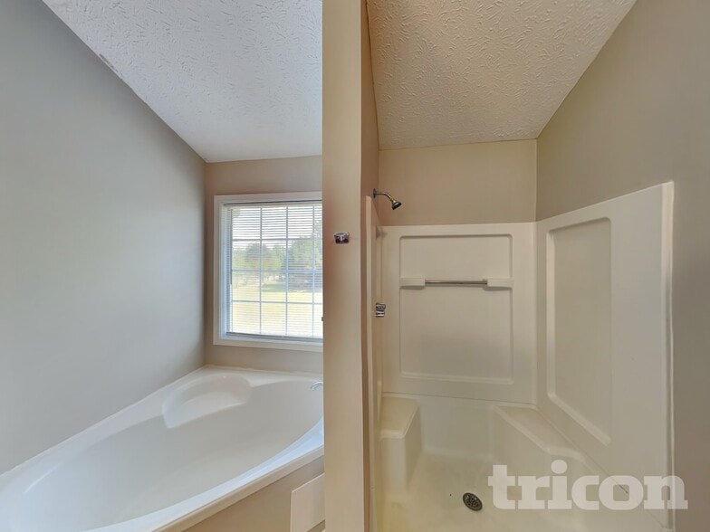 Building Photo - 101 Midland Dr