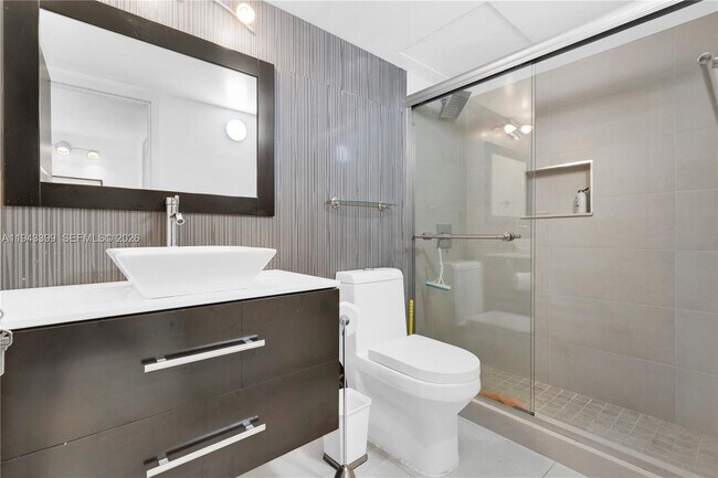 Building Photo - 3140 S Ocean Dr