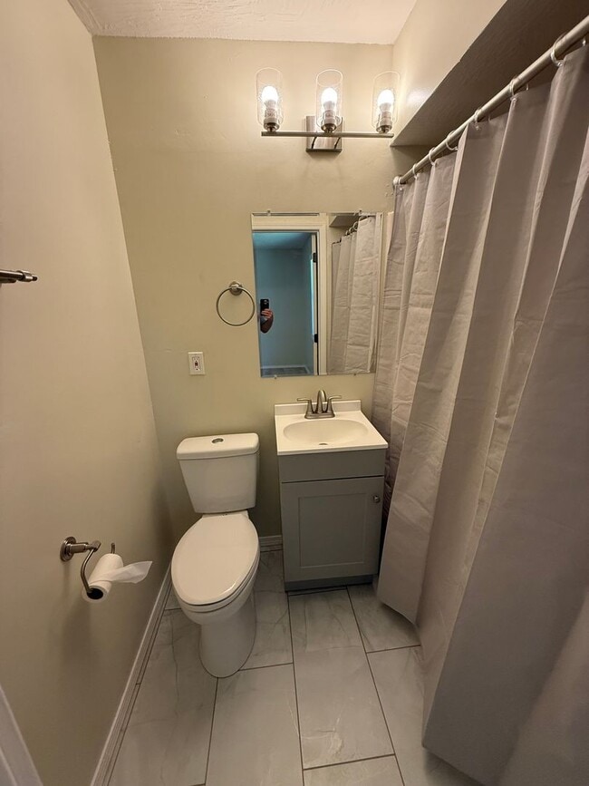 Building Photo - Remodeled 3 Bedroom 2 Bathroom home in Battlefield MO