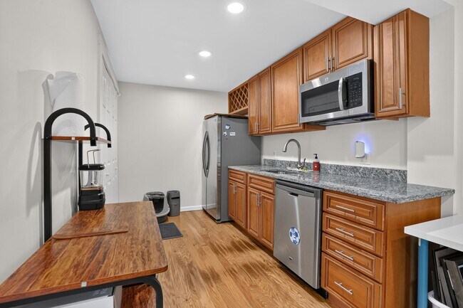 Building Photo - 4725 Springbrook Dr