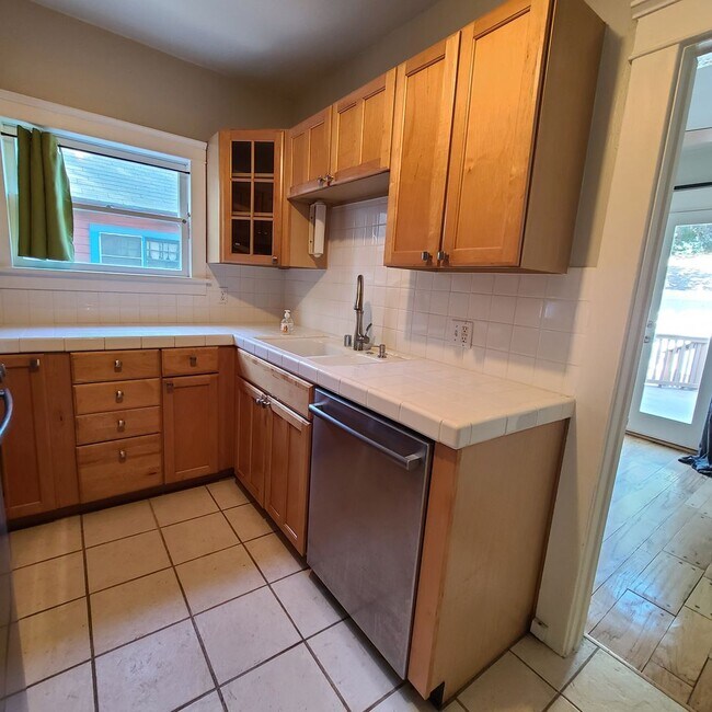 Building Photo - Diamond Duplex