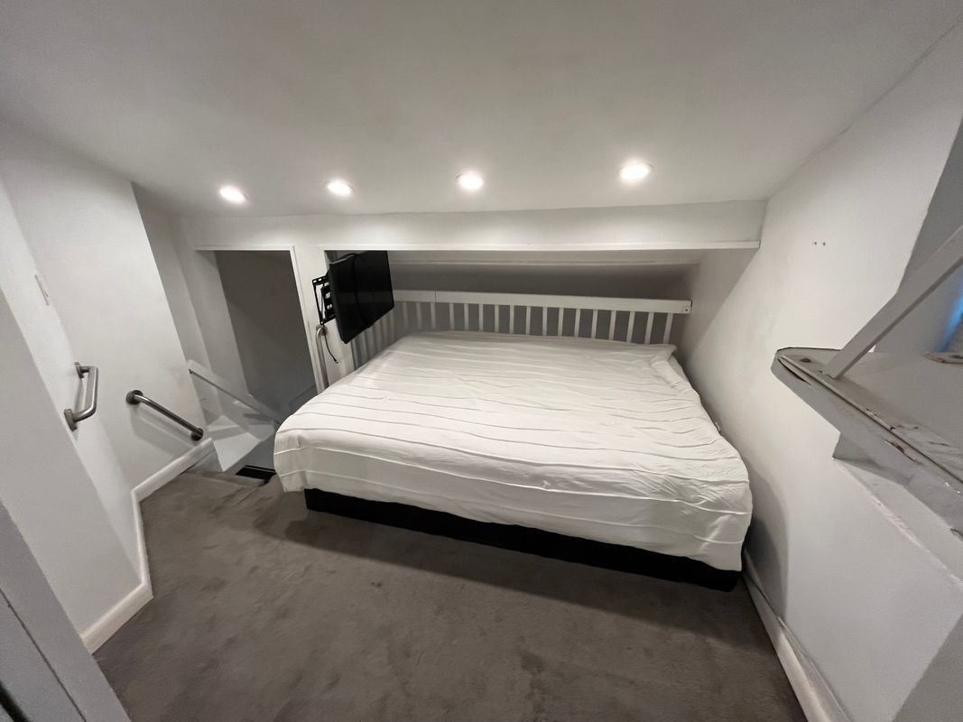 Building Photo - 1001 SE 2nd Ct