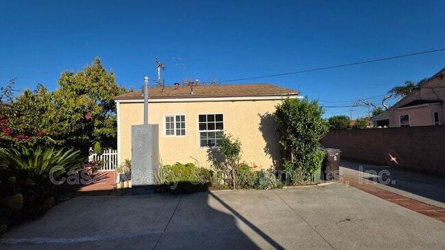 Building Photo - 11307 S Grevillea Ave