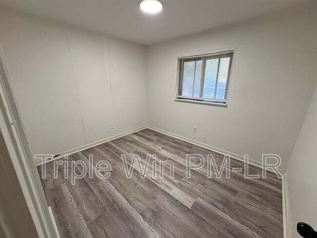 Building Photo - 76 S Meadowcliff Dr