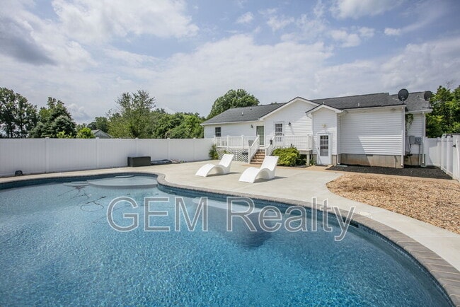 Building Photo - 15617 Mockingbird Ln