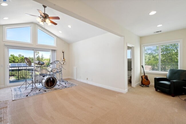 Building Photo - 367 Mt Washington Way