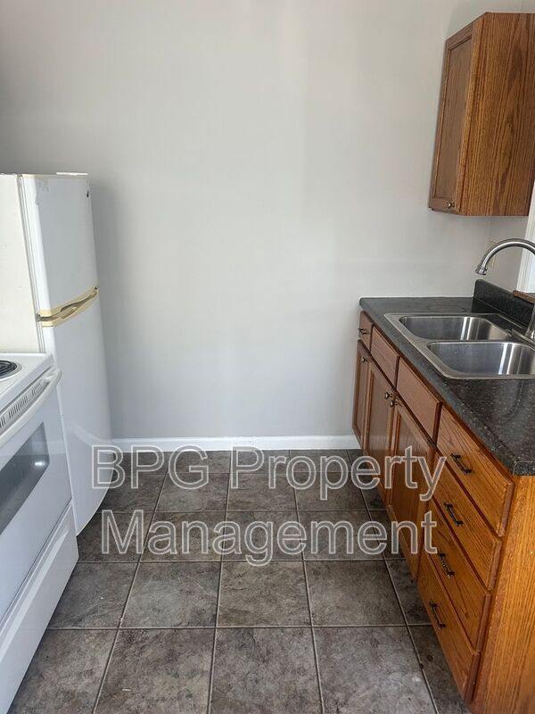 Building Photo - 95 N Main St