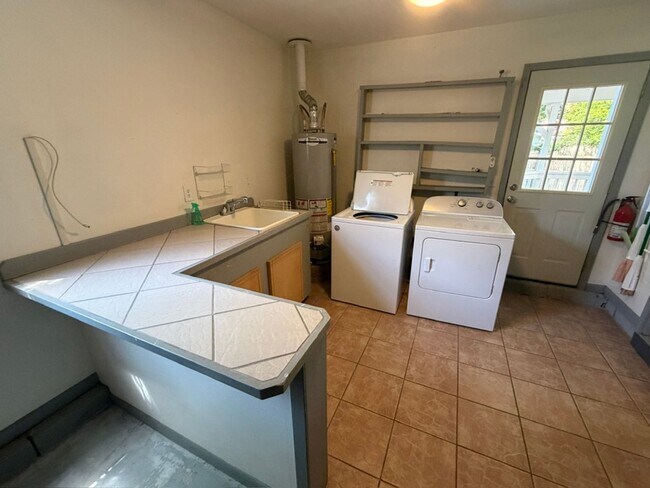 Building Photo - 299 Anchors Pl