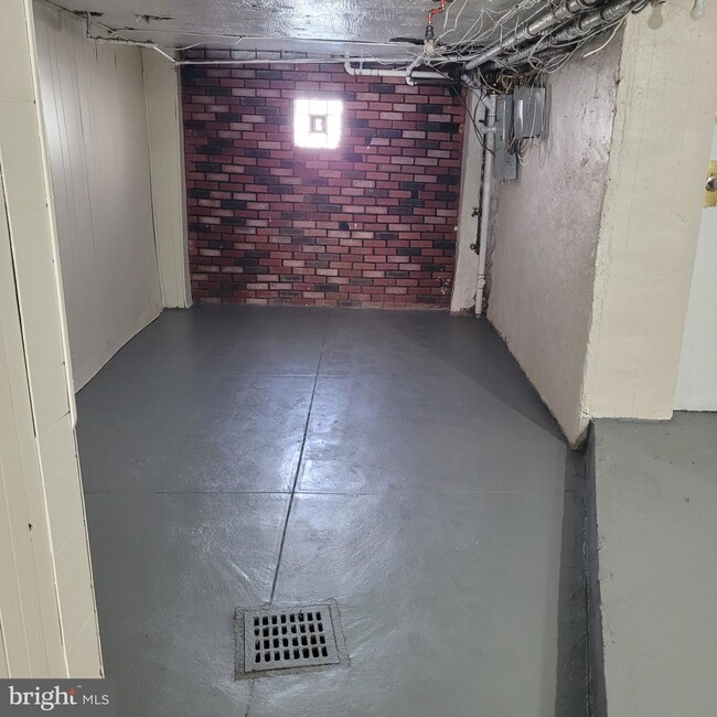 Building Photo - 6614 N Smedley St