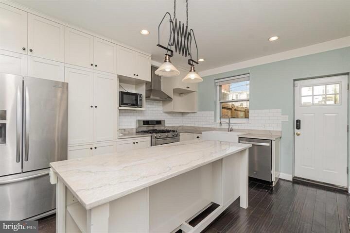 Building Photo - 217 S Clinton St