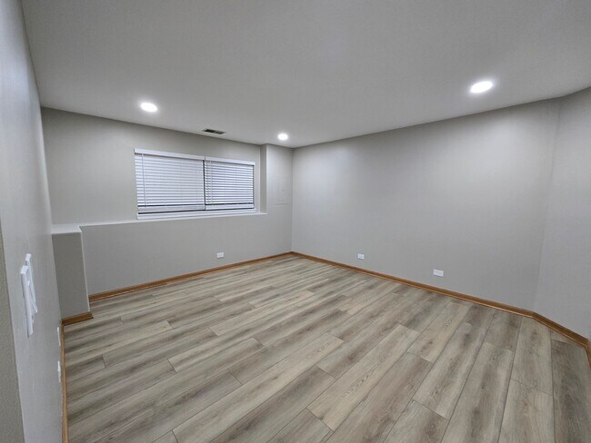 Building Photo - 3467 Ravinia Cir