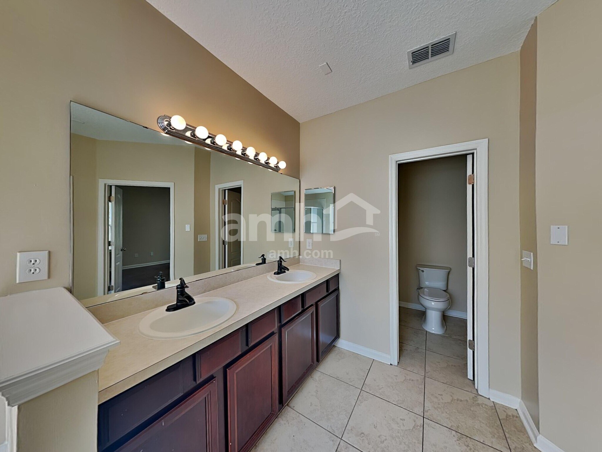 Building Photo - 1406 Canopy Oaks Dr