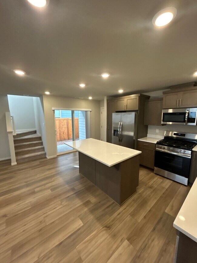 Building Photo - 610 Pickering Ln