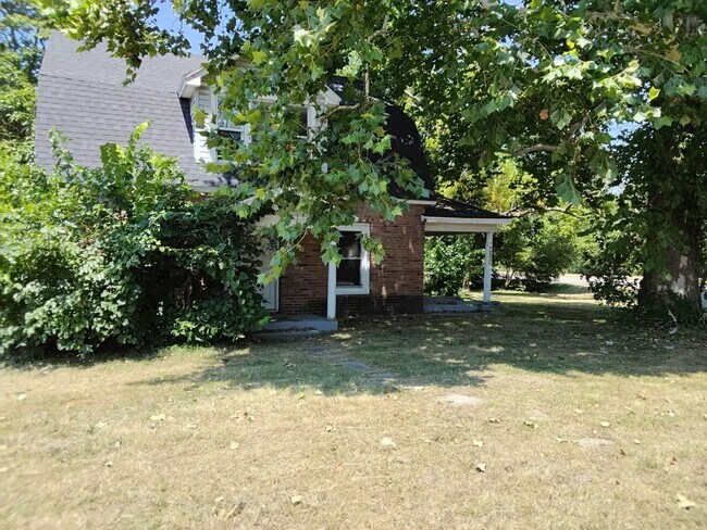 Building Photo - 1607 W Nichols St