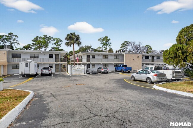 Building Photo - Charming 2BR Condo in Daytona Beach