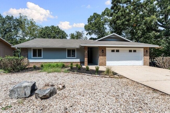 Building Photo - 7 Whitwick Ln