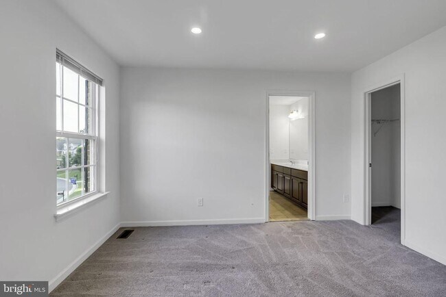 Building Photo - 40560 Aldie Springs Dr