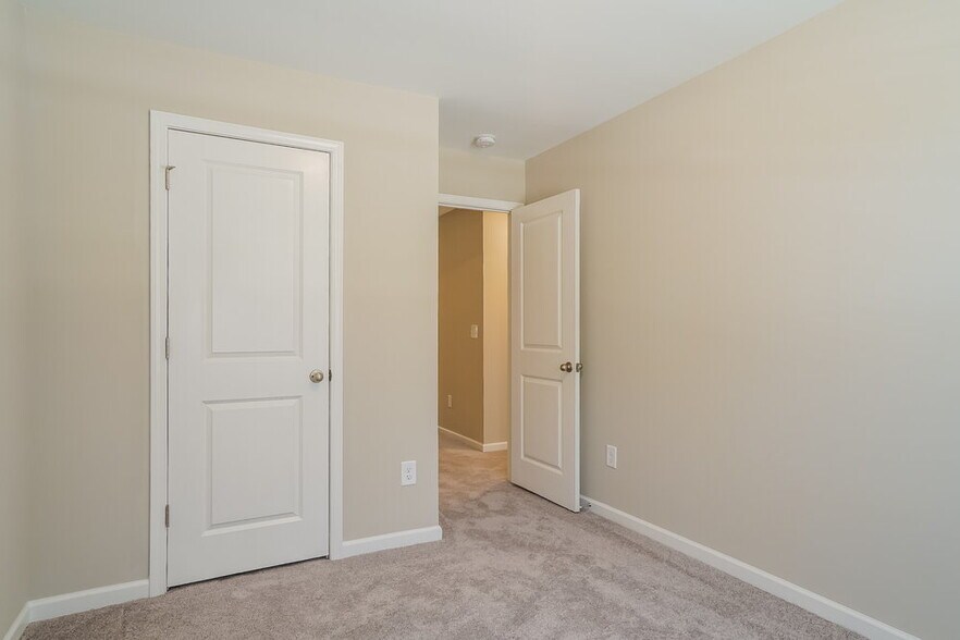 Building Photo - 524 Landing View Dr