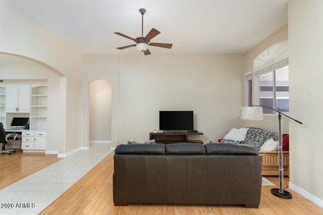 Building Photo - 1004 S Parkcrest St