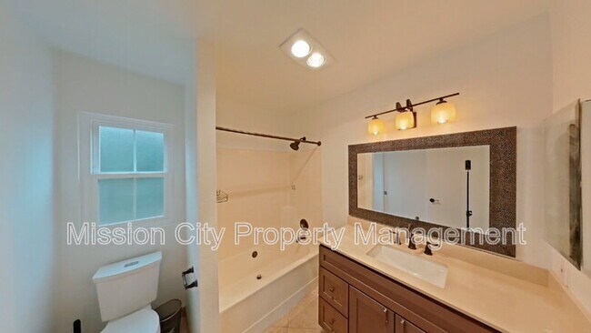 Building Photo - 432 Via Rosa