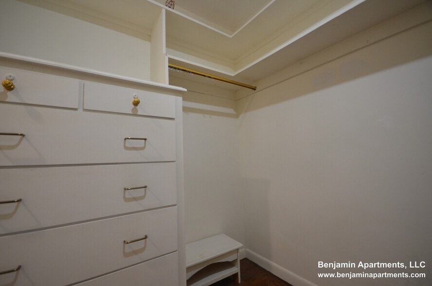 Building Photo - 77 Monmouth St