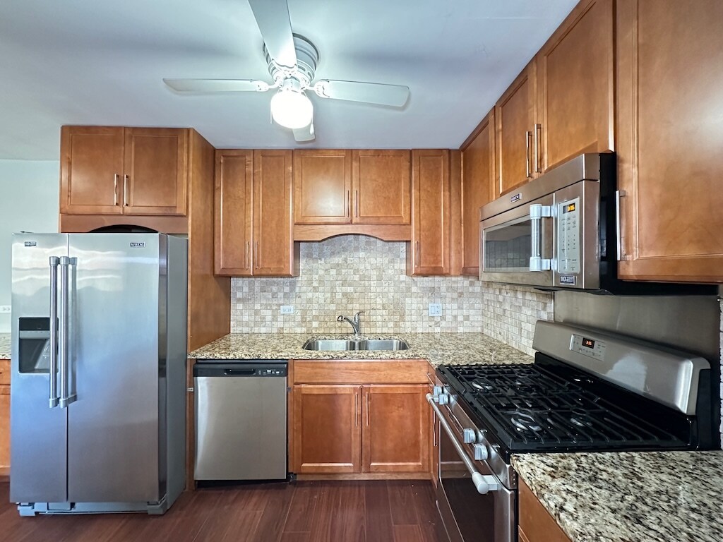 Building Photo - 701 Elm Pl
