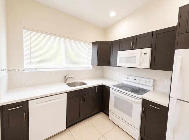 Building Photo - 3864 SW 48th Ave