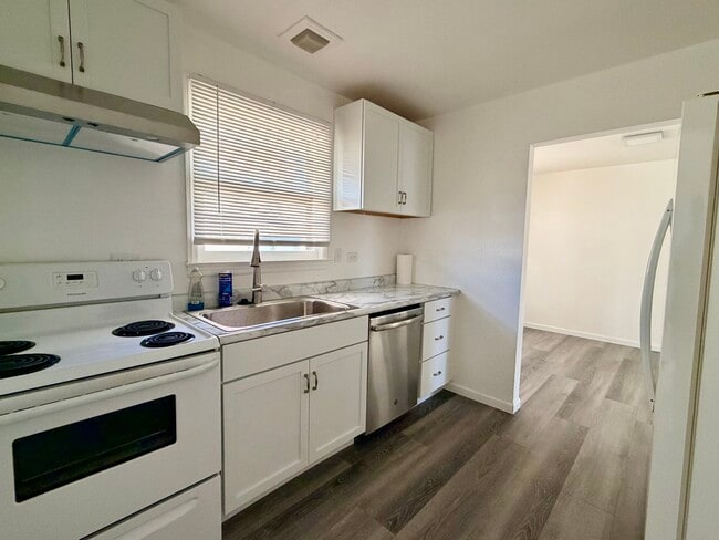 Building Photo - 308 S Division St