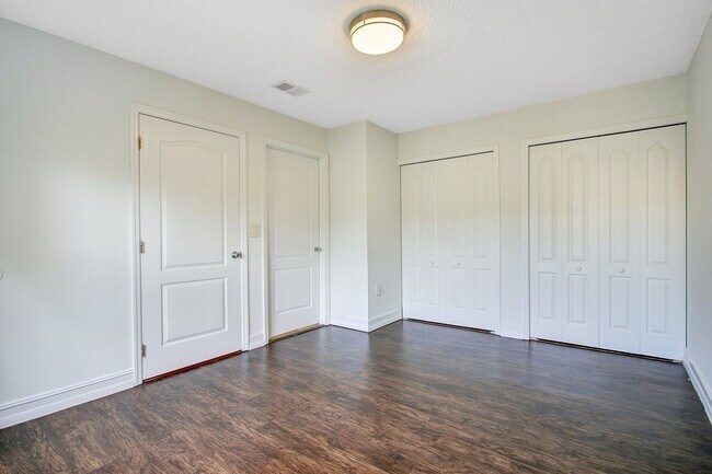 Building Photo - 2053 Dixie Belle Dr