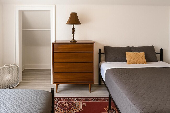 Building Photo - 607 E Euclid St